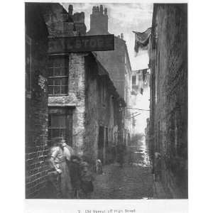   ,off High Street,Glasgow,Scotland,1868 1877,People,Minor street,alley