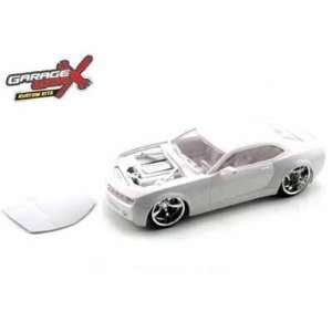  2006 Chevy Camaro Concept Plastic Model Kit 1/24: Toys 