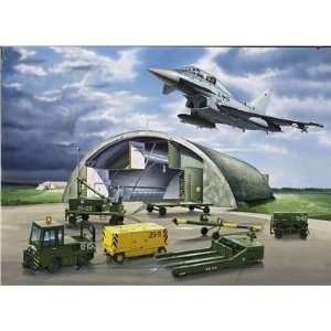  04376 1/72 Eurofighter Typhoon w/Hangar/Equipment Toys 
