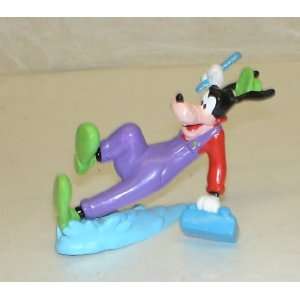    Vintage Pvc Figure  Disney Goofy Slipping 