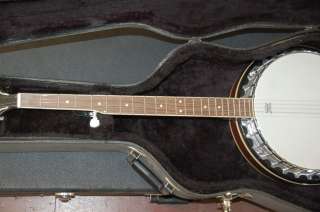 Savannah Remo five string banjo with carrying HARD SHELL CASE MINT 