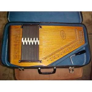    Oscar Schmidt 12 Chord Autoharp with Case: Musical Instruments