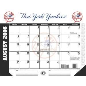 New York Yankees 22x17 Academic Desk Calendar 2006 07  
