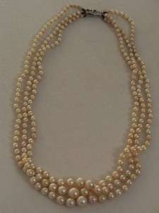 1920S OR 30S 3 ROW HAND KNOTTED CULTURED PEARL NECKLACE ON AN 18CT 