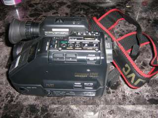 JVC GR AX7  BKU Compact VHS Video Movie Camcorder  