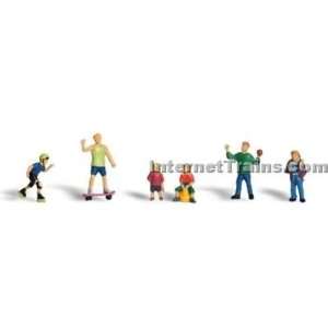    Woodland Scenics HO Scale Figures   Kids At Play: Toys & Games