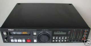    TEAC V 800G F NTSC HI8/Video8/8mm Recorder/Reproducer VCR Deck