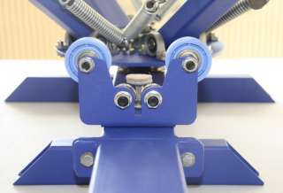 Siebdruckmaschine für vierfarbige Drucke auf Textilien  Siebdruck 