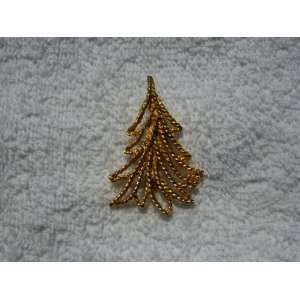  Christmas Tree Pin Gold tone 