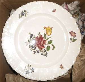 Wedgwood China Roses and Yellow Tulip Dinner Plate  