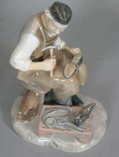 Bing & Grondahl Figurine #2233 Cobler Axel Locher MINT  